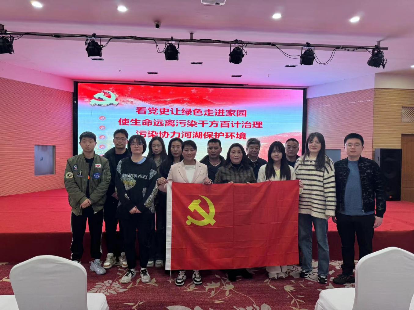 踐行綠色發(fā)展，傳承護水精神——屯溪區(qū)國投集團黨委組織觀看生態(tài)主題電影《瀏陽河上》